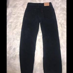 Black Levi’s mom jeans